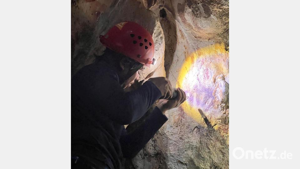 Die Wissenschaftler entdeckten eine Hand-Schablone, die mindestens 67.800 Jahre alt ist. Bild: Maxime Aubert/Griffith University/dpa