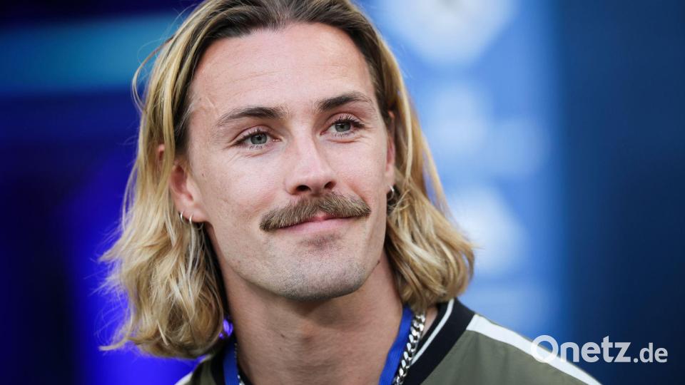 Nach Verletzung schneller zurück als befürchtet: St. Paulis Jackson Irvine. (Archivbild) Bild: Christian Charisius/dpa