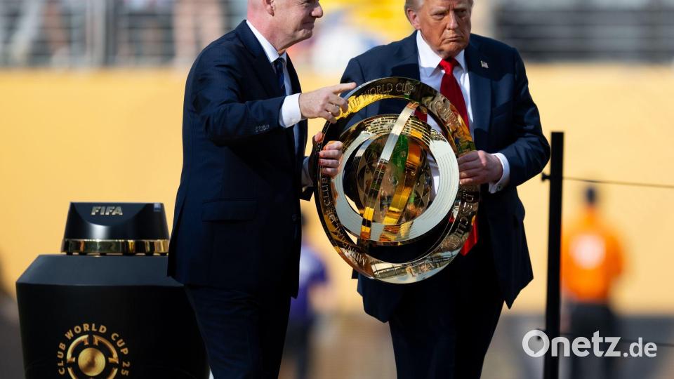 FIFA-Chef Infantino (l.) und US-Präsident Trump bei der Siegerehrung der Club-WM (Archivbild) Bild: Sven Hoppe/dpa