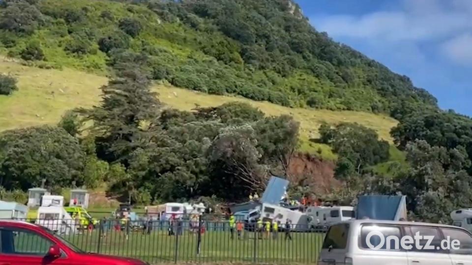 Der Erdrutsch auf einem Campingplatz begrub unter anderem den Toilettenblock. Bild: Supplied/Radio NZ/dpa