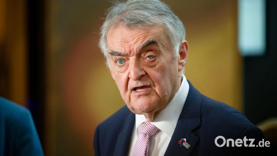 Innenminister Herbert Reul besichtigte den Tatort. (Archivbild) Bild: Henning Kaiser/dpa