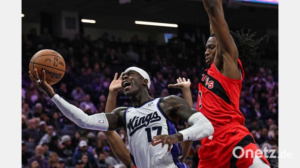 Dennis Schröder (vorne) konnte die nächste Pleite für die Kings nicht verhindern. Bild: Justine Willard/AP/dpa