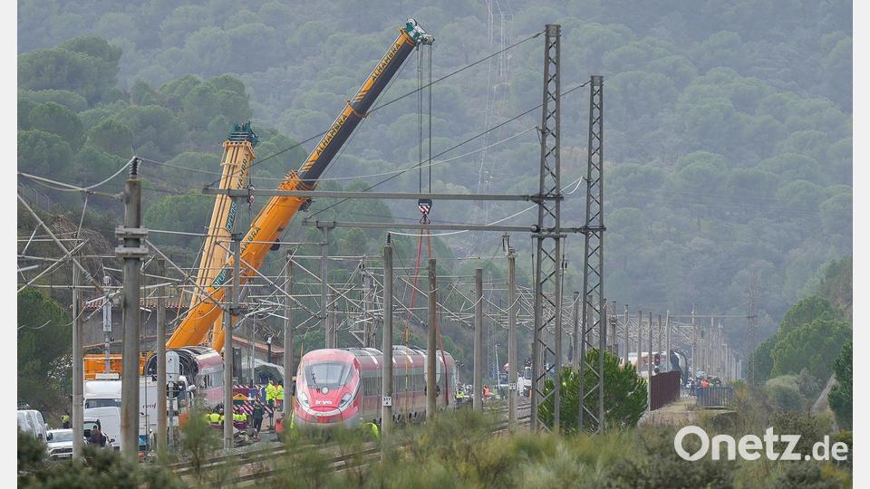 Die Suche nach Opfern wird vier Tage nach dem Unglück fortgesetzt. Bild: Francisco J. Olmo/EUROPA PRESS/dpa