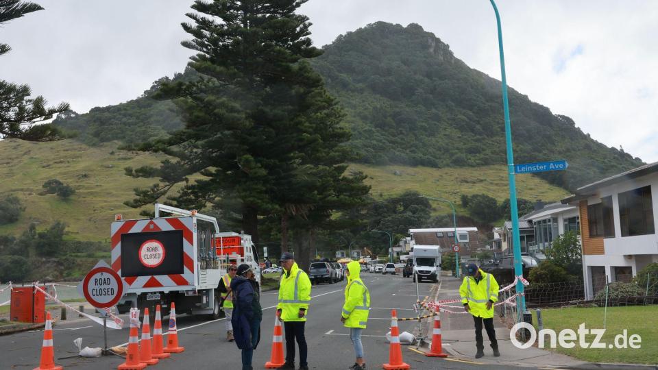 Die Suche nach den Vermissten soll auch in der Nacht fortgesetzt werden. Bild: Mark Taylor/Waikato Times/Stuff/AP/dpa