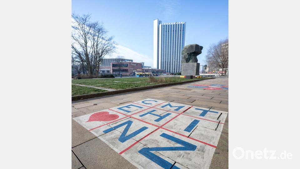 Mit fast 100 Metern überragt das Chemnitzer Congress Hotel die Innenstadt (Archivbild) Bild: Hendrik Schmidt/dpa