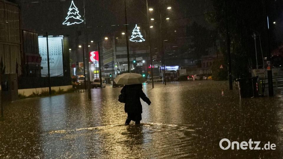 In Griechenland kommt es nach Regenfällen zu Überschwemmungen. Bild: Petros Giannakouris/AP/dpa