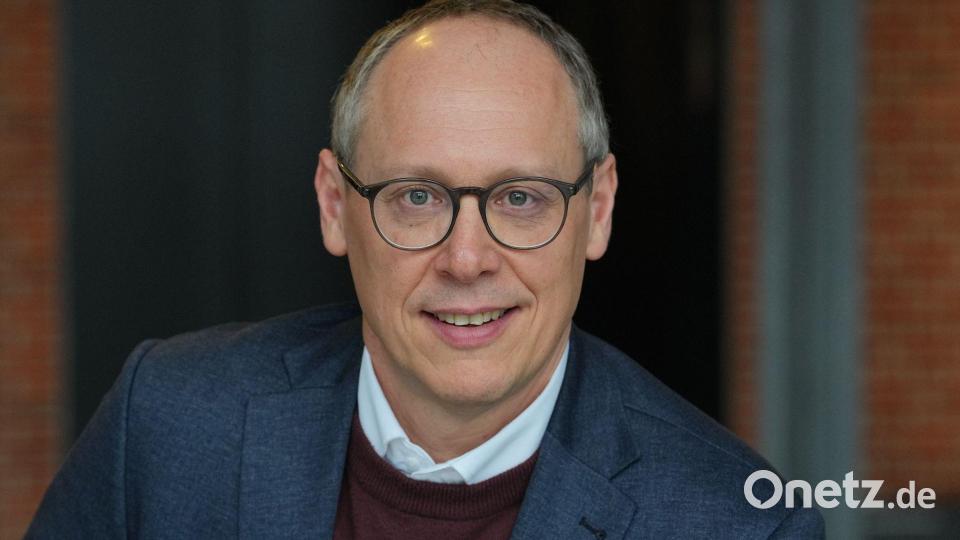 Freut sich über die große Ticket-Nachfrage für die Heim-WM 2027: DHB-Vorstandschef Mark Schober. (Archivbild) Bild: Soeren Stache/dpa