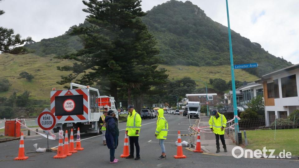 Die Suche nach den Vermissten wurde auch in der Nacht fortgesetzt. Bild: Mark Taylor/Waikato Times/Stuff/AP/dpa