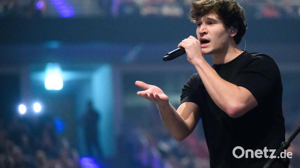 Wincent Weiss ist glücklich - und singt darüber. (Archivbild) Bild: Julian Stratenschulte/dpa