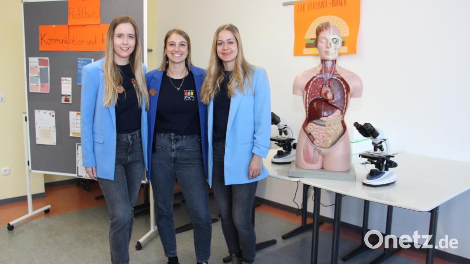 Die Kolleginnen des Gesundheitszweiges informieren über Lehrplan und Unterricht. Bild: Heidi Selch-Witt