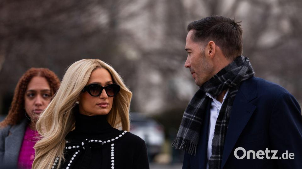 Nach Washington begleitet wurde Hilton von ihrem Ehemann Carter Reum. Bild: Allison Robbert/AP/dpa