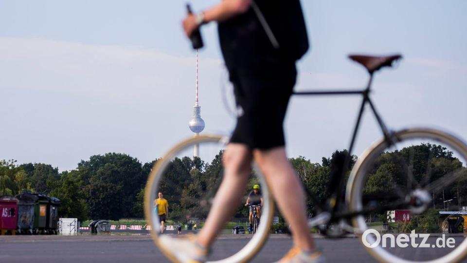 Auch auf dem Fahrrad ist Alkohol gefährlich. (Symbolbild) Bild: Christoph Soeder/dpa