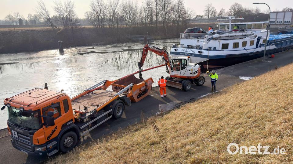 Nach der Havarie eines Güterschiffs auf dem Main-Donau-Kanal im Kreis Forchheim war der Schiffsverkehr dort zwischenzeitlich eingestellt. Bild: Daniel Löb/dpa