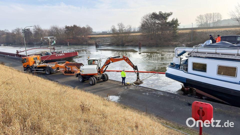 Nach der Havarie eines Güterschiffs auf dem Main-Donau-Kanal im Kreis Forchheim war der Schiffsverkehr dort zwischenzeitlich eingestellt. Bild: Daniel Löb/dpa
