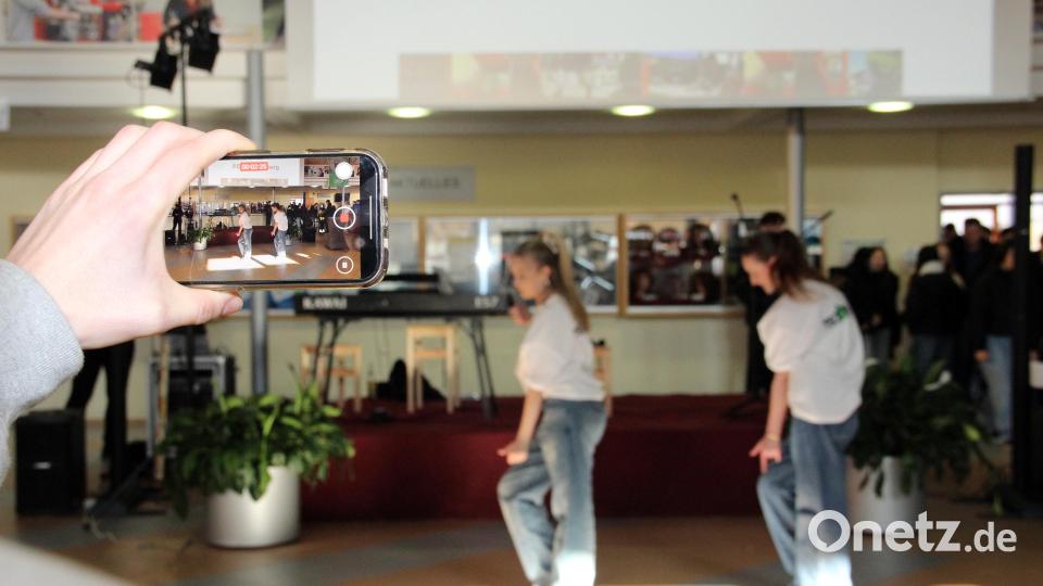 Tanz-Entertainment zum Info-Tag der offenen Tür Bild: Heidi Selch-Witt