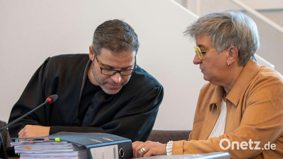 Die Verteidigung will prüfen, ob sie gegen das Urteil vorgeht. (Archivbild) Bild: Stefan Puchner/dpa