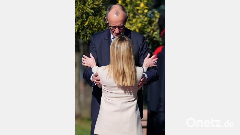 Kanzler Merz und Ministerpräsidentin Giorgia Meloni verstehen sich immer besser. Bild: Gregorio Borgia/AP/dpa
