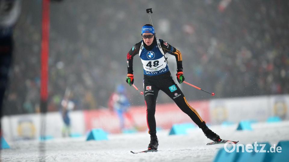 Franziska Preuß landet im verkürzten Einzel von Nove Mesto auf dem Podest. Bild: Petr David Josek/AP/dpa