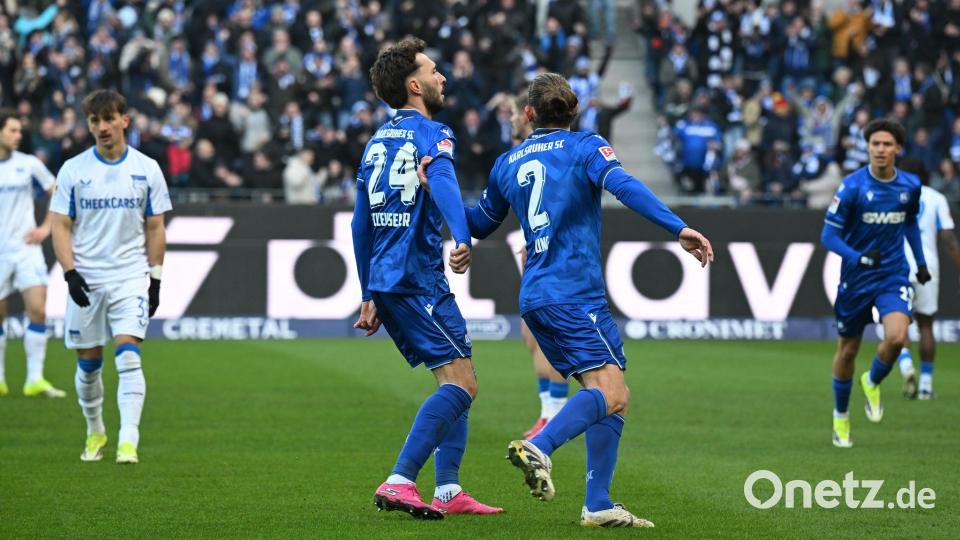 Zwei Karlsruher Torschützen: Fabian Schleusener (l) und Sebastian Jung Bild: Bernd Weißbrod/dpa