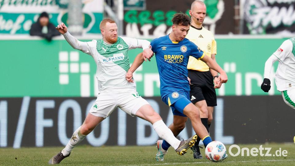 Umkämpft ging es zwischen Fürth und Braunschweig zur Sache. Bild: Heiko Becker/dpa