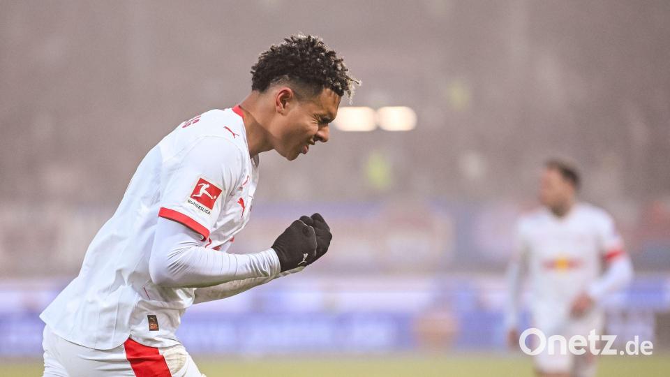 Antonio Nusa jubelt über sein Tor. Bild: Harry Langer/dpa