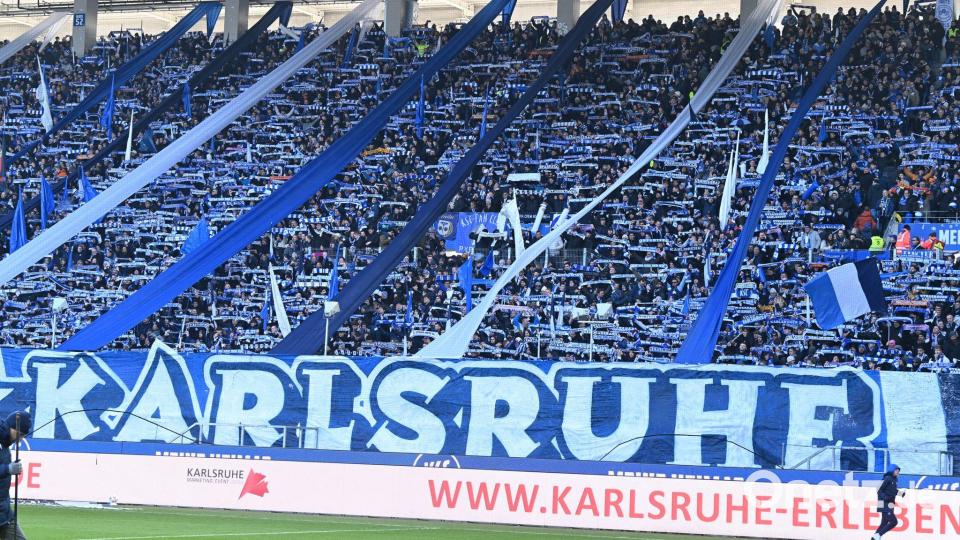 Stimmungsvolles Duell: Karlsruhe empfängt die Hertha. Bild: Bernd Weißbrod/dpa