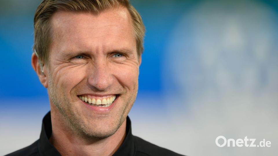 Markus Krösche will sich bei der Trainersuche nicht treiben lassen. (Archivbild) Bild: Swen Pförtner/dpa