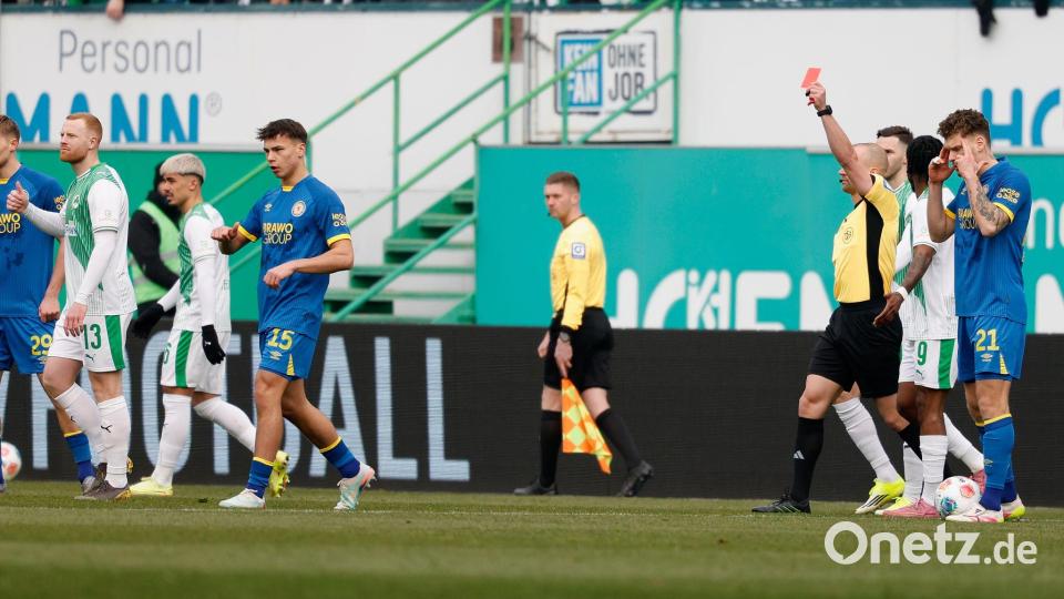 Wegweisende Szene war die frühe Rote Karte. Bild: Heiko Becker/dpa