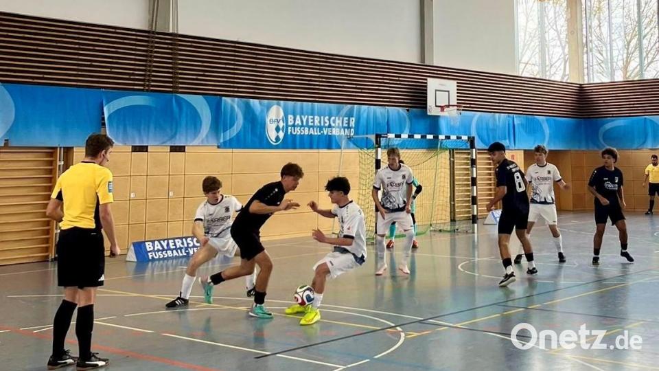 Die A-Junioren des SV Raigering (weiße Trikots) standen überraschend im Finale der bayerischen Meisterschaft. Bild: Piehler