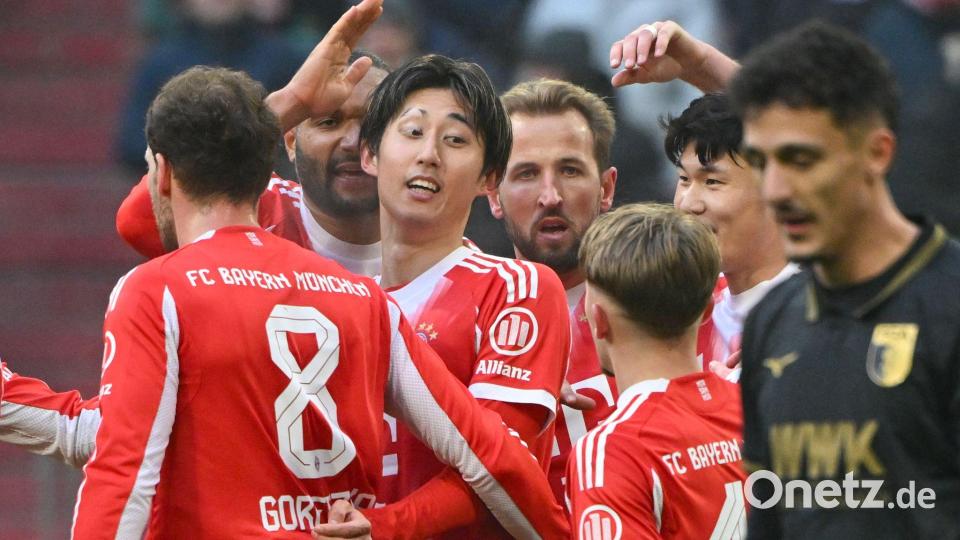 Die Bayern-Spieler bejubeln den 1:0-Führungstreffer. Bild: Peter Kneffel/dpa