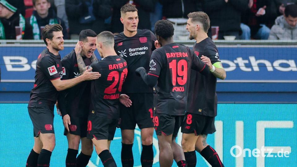 Bayer Leverkusen jubelt über das Tor zum 1:0 durch Lucas Vázquez. Bild: Rolf Vennenbernd/dpa