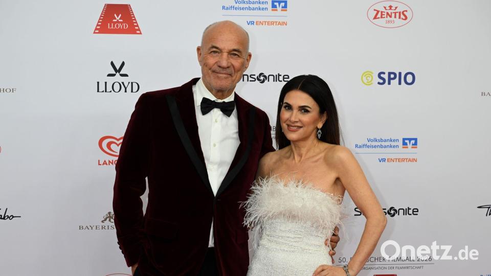 Heiner und Viktoria Lauterbach kommen zur Deutschen Filmball. Bild: Felix Hörhager/dpa