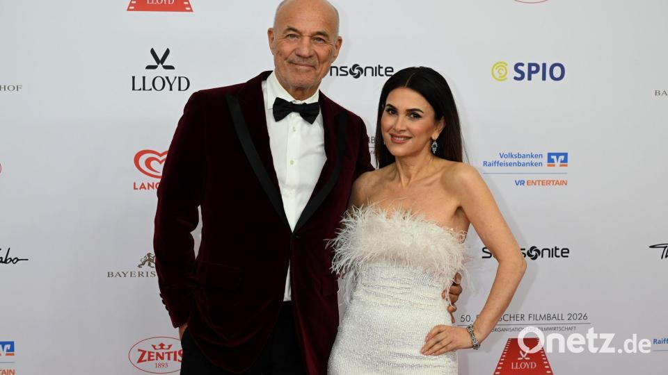 Heiner und Viktoria Lauterbach lächelten in die Kameras. Bild: Felix Hörhager/dpa