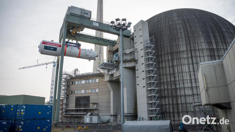 Die insgesamt vier Dampferzeuger des ehemaligen Atomkraftwerkes Grafenrheinfeld werden in den nächsten Wochen aus dem Reaktorgebäude geholt. Bild: Daniel Vogl/dpa