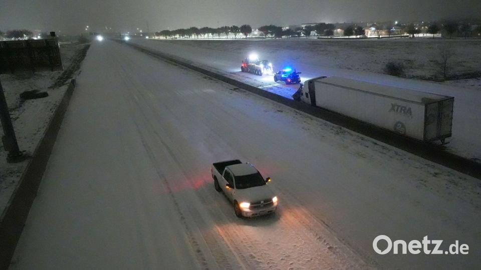 Das heftige Winterwetter trifft die Menschen in den USA hart. Bild: Julio Cortez/AP/dpa