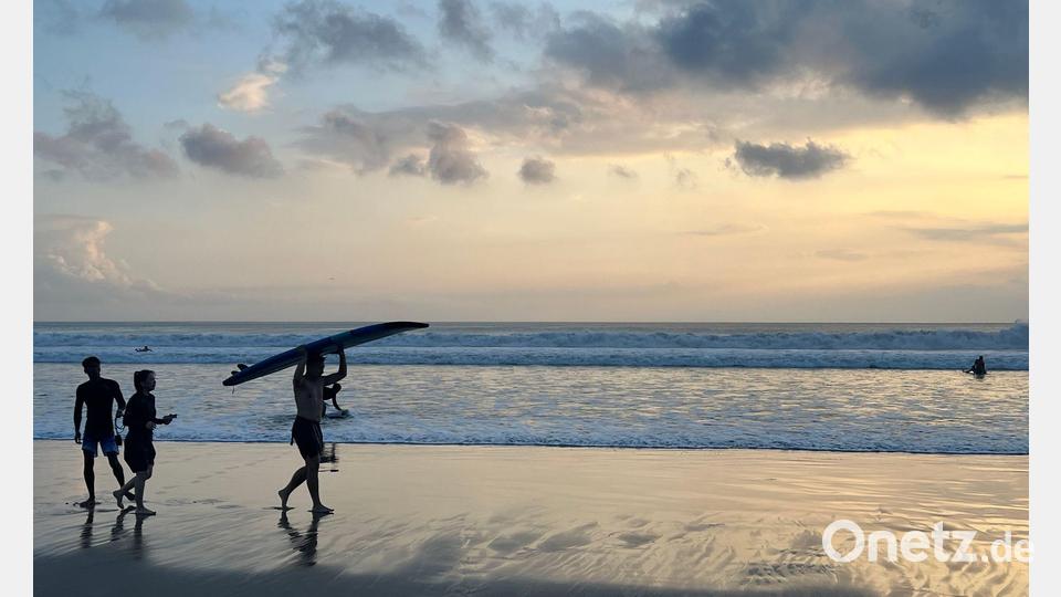 Bali ist vor allem bei Surfern beliebt. (Archivbild) Bild: Carola Frentzen/dpa