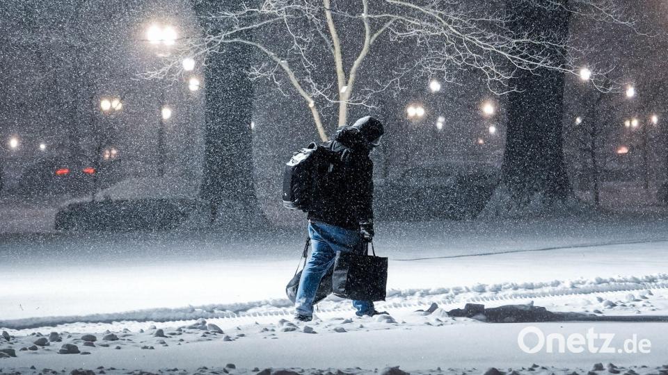 Die Behörden warnen seit Tagen vor einem der schwersten Winterstürme der letzten Jahre. Bild: Julia Demaree Nikhinson/AP/dpa