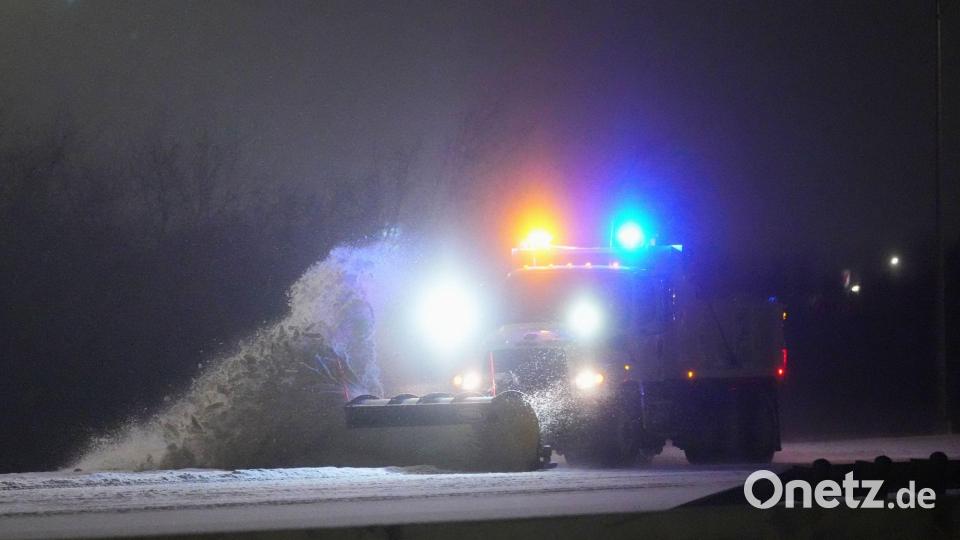Der Wintereinbruch bringt das öffentliche Leben in vielen US-Bundesstaaten durcheinander. Bild: Julio Cortez/AP/dpa