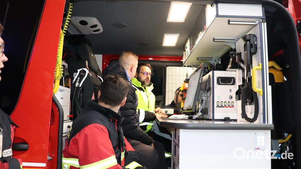 Der neue Erkundungswagen für den Landkreis Tirschenreuth ist dafür konzipiert, chemische, biologische, radiologische oder nukleare Gefahrstoffe am Einsatzort feststellen und identifizieren zu können. Das Fahrzeug ist bei der Feuerwehr in Mitterteich stationiert. Es ist eines von 395 solcher Fahrzeuge, die die Bundesregierung bisher ausgeliefert hat. Bild: Florian Trißl