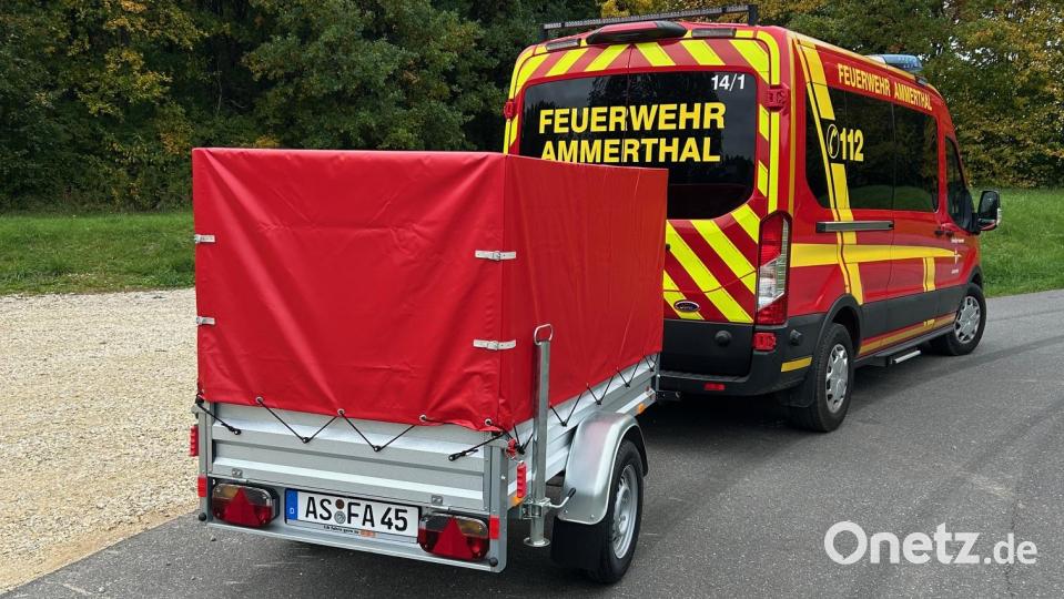 Die Feuerwehr Ammerthal konnte sich dank einer Spende einen neuen Anhänger kaufen. Bild: Moritz Koberstein