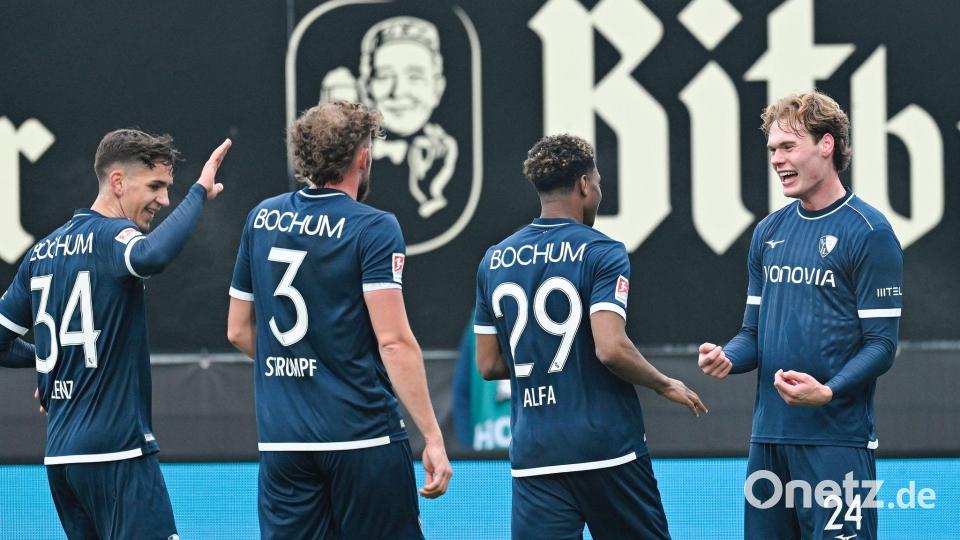 Überraschendes Tor zum 1:0 für Bochum: Mats Pannewig (r). Bild: Uwe Anspach/dpa