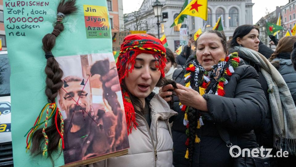 Mehrere tausend Menschen demonstrieren in Nürnberg und München gegen das Vorrücken syrischer Truppen in Nordsyrien. Bild: Stefan Puchner/dpa