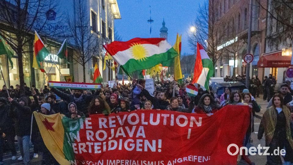 Der kurdische Demonstrationszug in der Münchner Innenstadt. Bild: Stefan Puchner/dpa