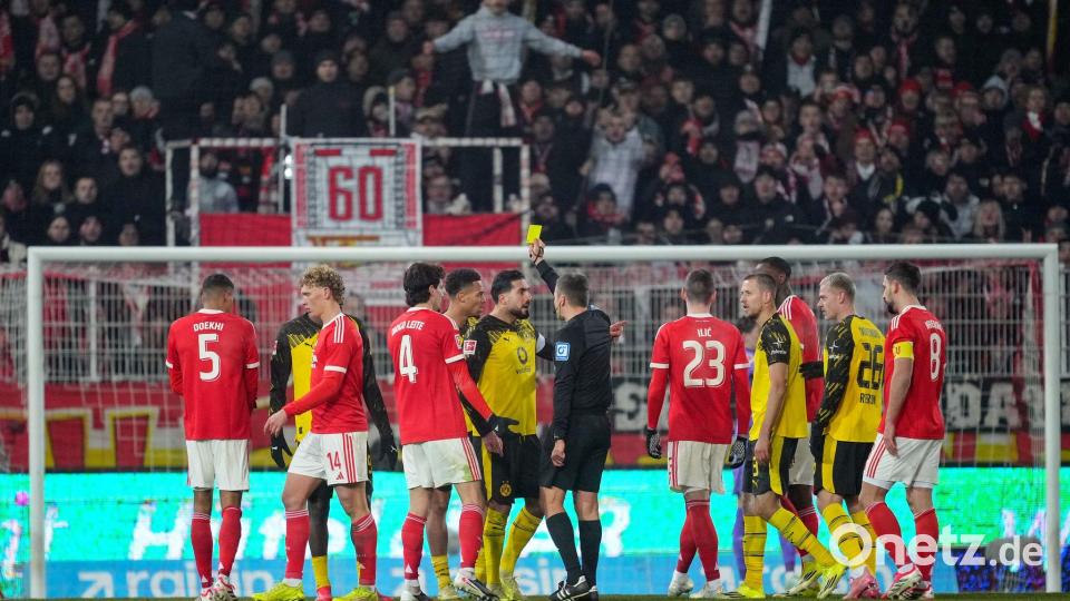 Emre Can (M) stand im Mittelpunkt des Geschehens in Köpenick. Bild: Soeren Stache/dpa