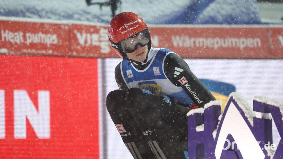 Karl Geiger schaffte es mit dem Team nicht auf das Podest. Bild: Karl-Josef Hildenbrand/dpa