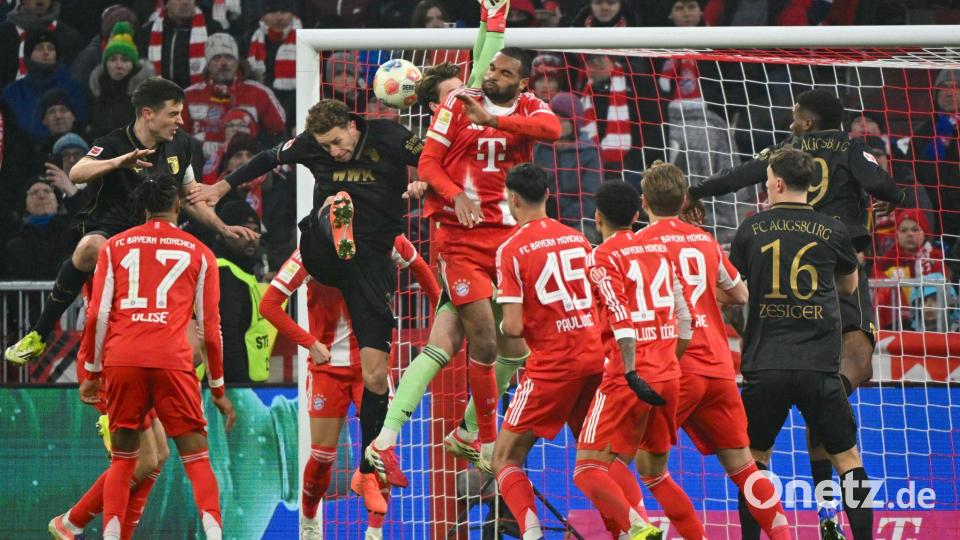 Bayern-Torhüter Jonas Urbig sah beim 1:1 unglücklich aus. Bild: Peter Kneffel/dpa