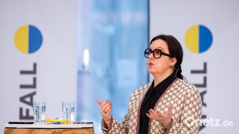 Anna Borg spricht am Hamburger Vattenfall-Standort zu Mitarbeitern. Bild: Ulrich Perrey/dpa