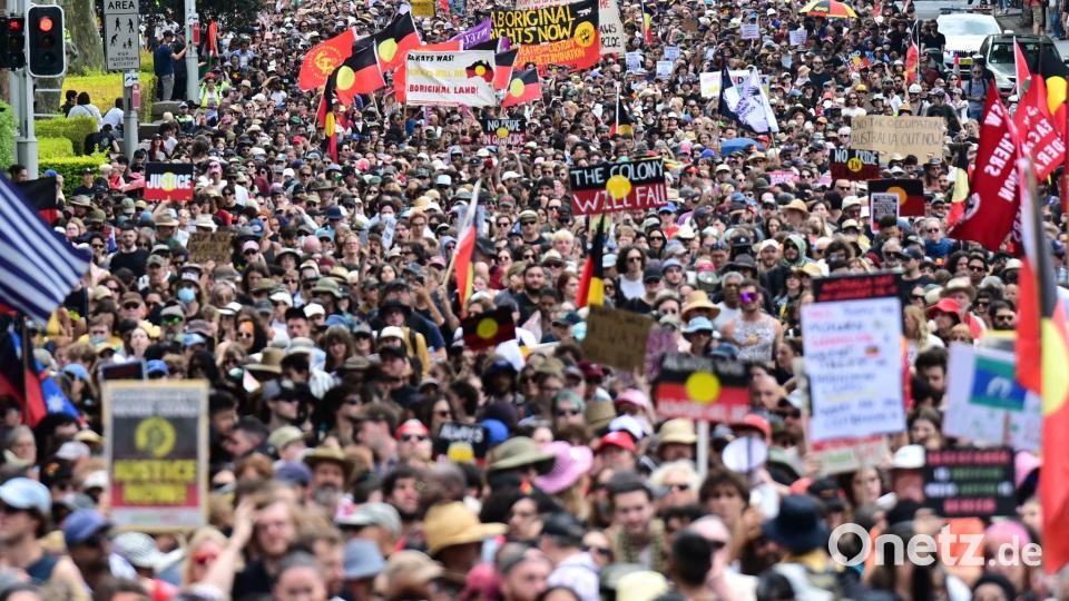 Traditionell protestieren am Nationalfeiertag Zehntausende gegen den „Invasion Day“, wie sie den Tag nennen. Bild: Dean Lewins/AAP/dpa