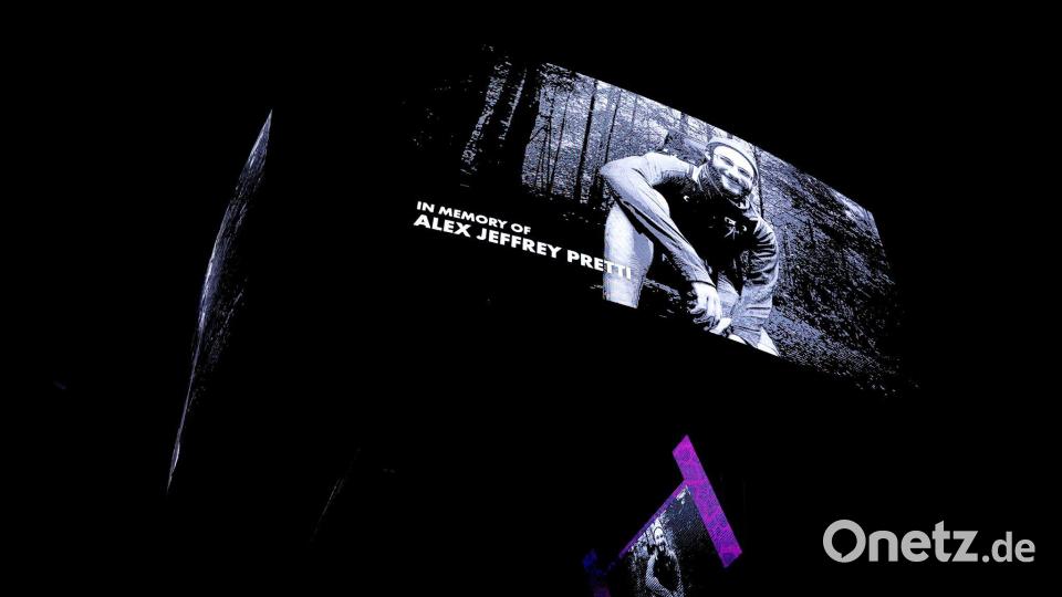 Die Minnesota Timberwolves gedachten dem Mann, der in Minneapolis von Bundesbeamten erschossen worden war. Bild: Matt Krohn/AP/dpa