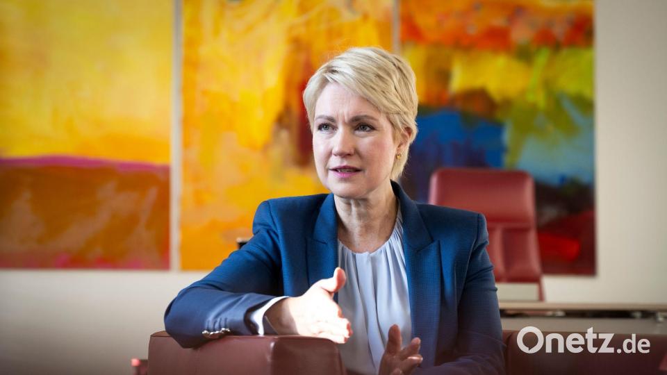 „Die CDU ist nicht klug beraten, wenn sie ständig verkündet, dass die Menschen in Deutschland nicht genug arbeiten“, sagt Mecklenburg-Vorpommerns Ministerpräsidentin Schwesig. (Archivbild) Bild: Philip Dulian/dpa